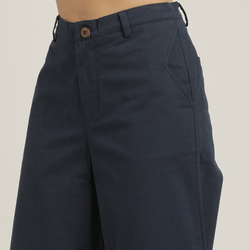 Aruku Wide-Leg Cropped Chinos - Navy Blue