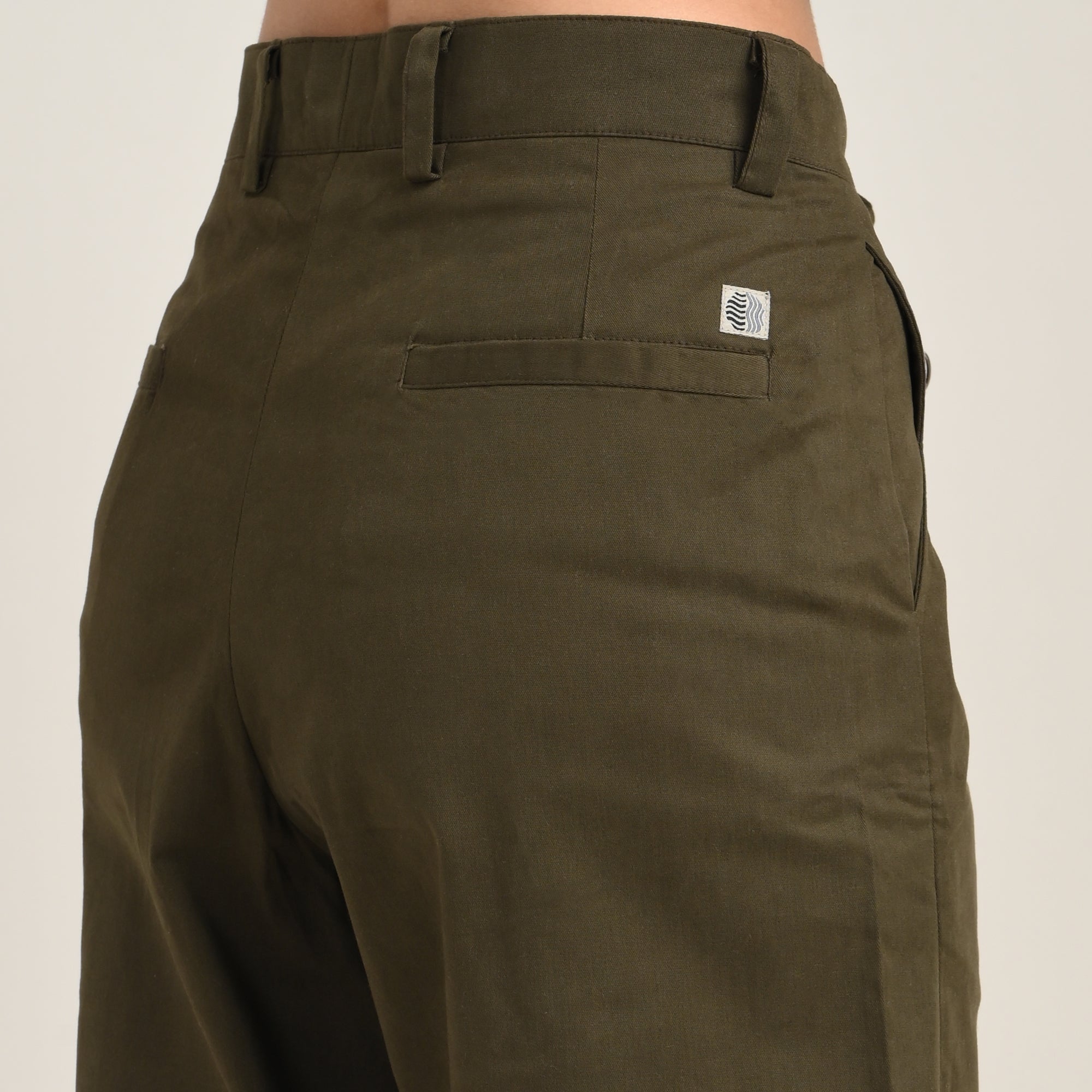 Aruku Wide-Leg Cropped Chinos - Olive Green