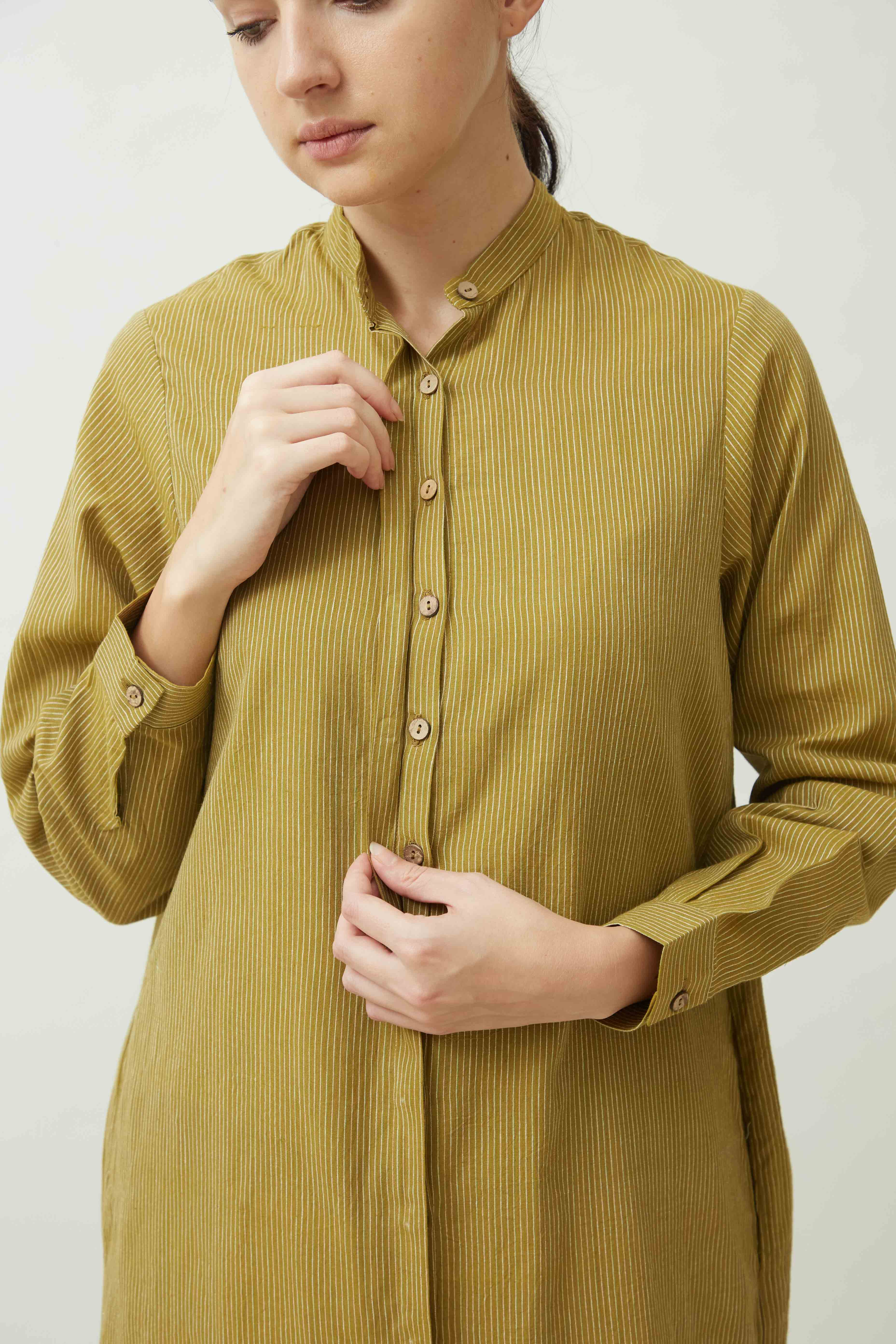 Saltpetre women's long shirt - olive green. With mandarin collared neck, deep side pockets and full sleeves. Made of 100% organic cotton
