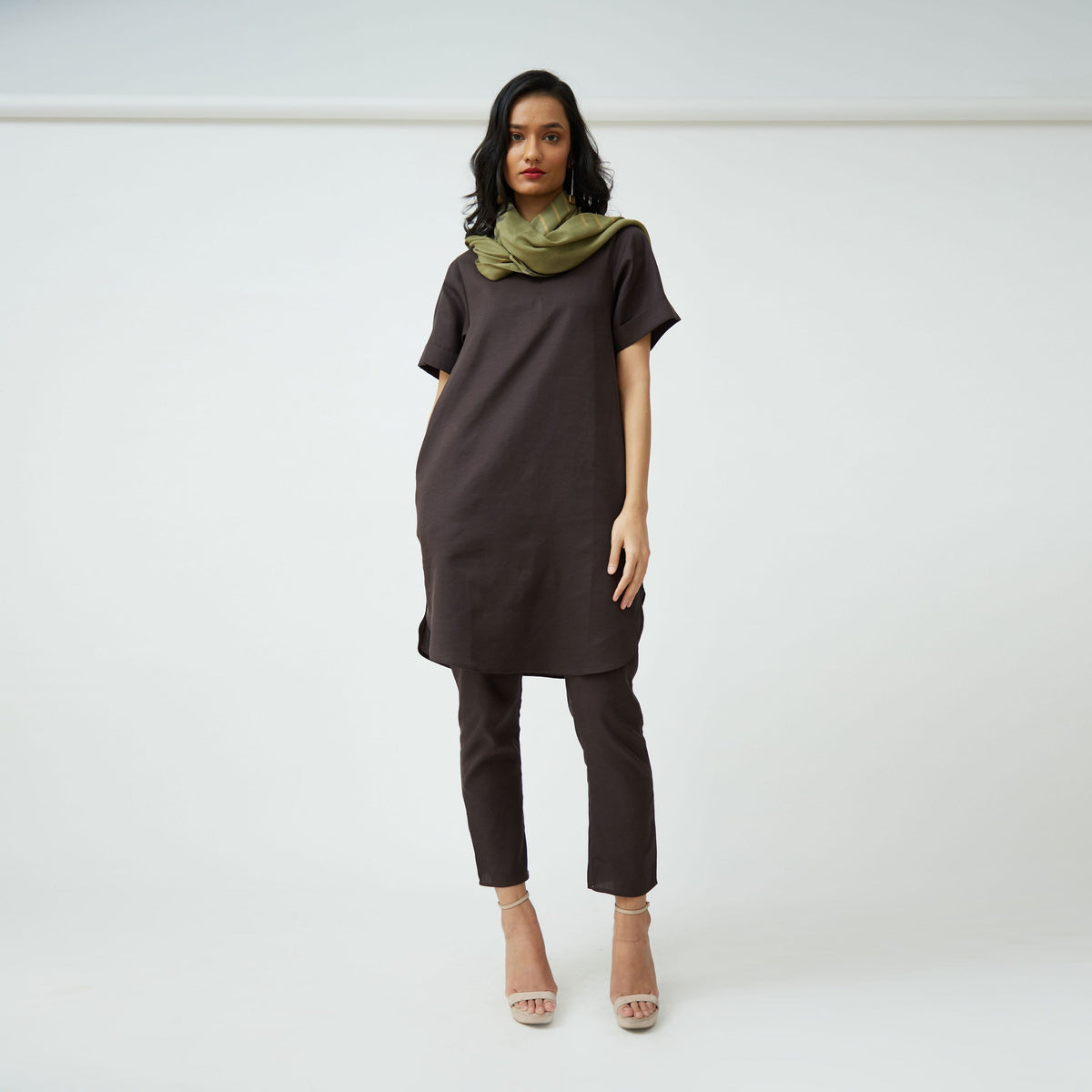 Saltpetre womens wear, indo-western pants and long tunic for semi formal, casual, occassional wear. Comfortably pencil-shaped ankle-length leg pants in coffee brown colour. Ankle length, back elastic and side pockets.