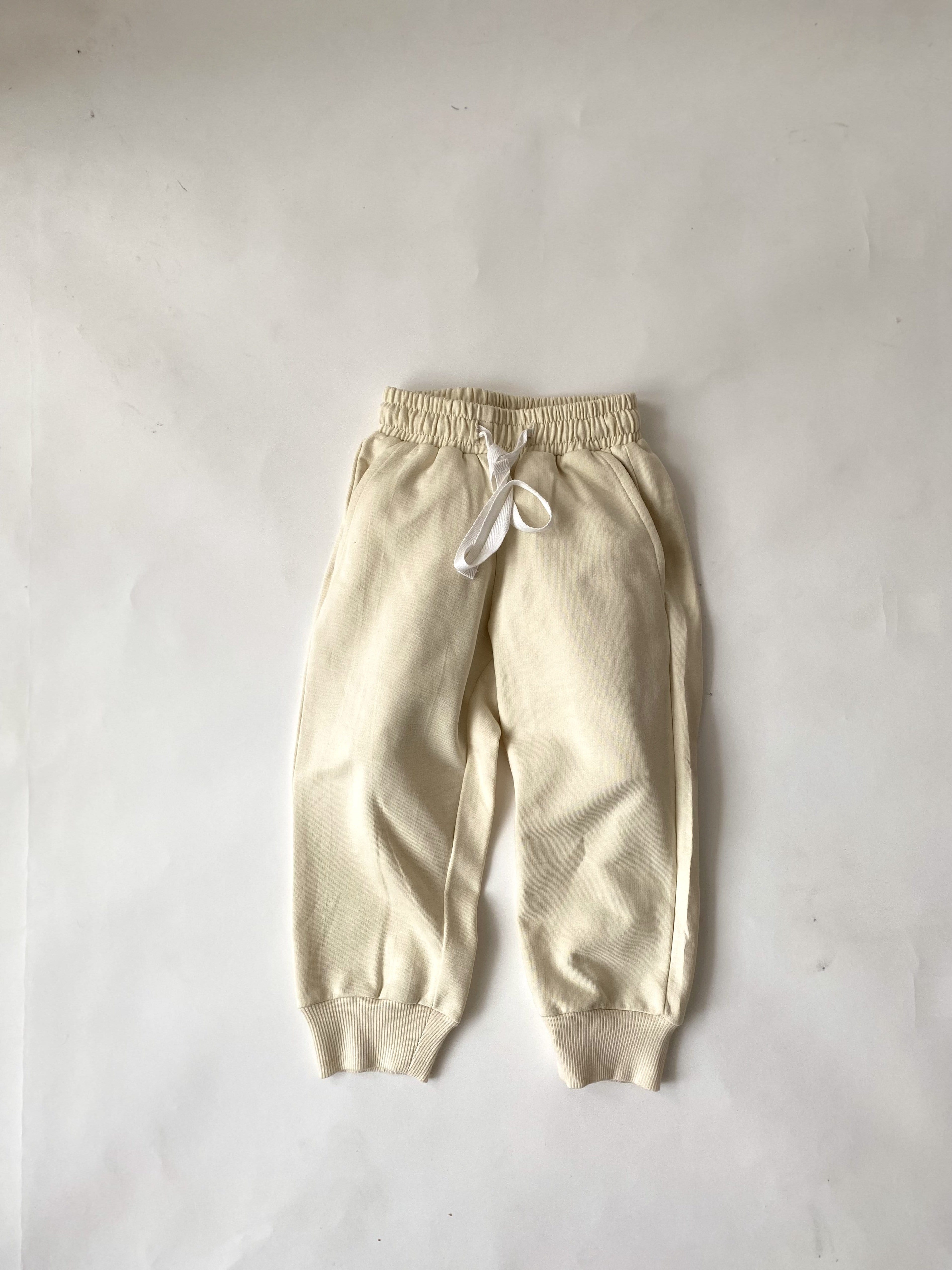 Saltpetre organic, unisex kids wear for boys and girls. Off white joggers with pockets. Made from 100% organic cotton.