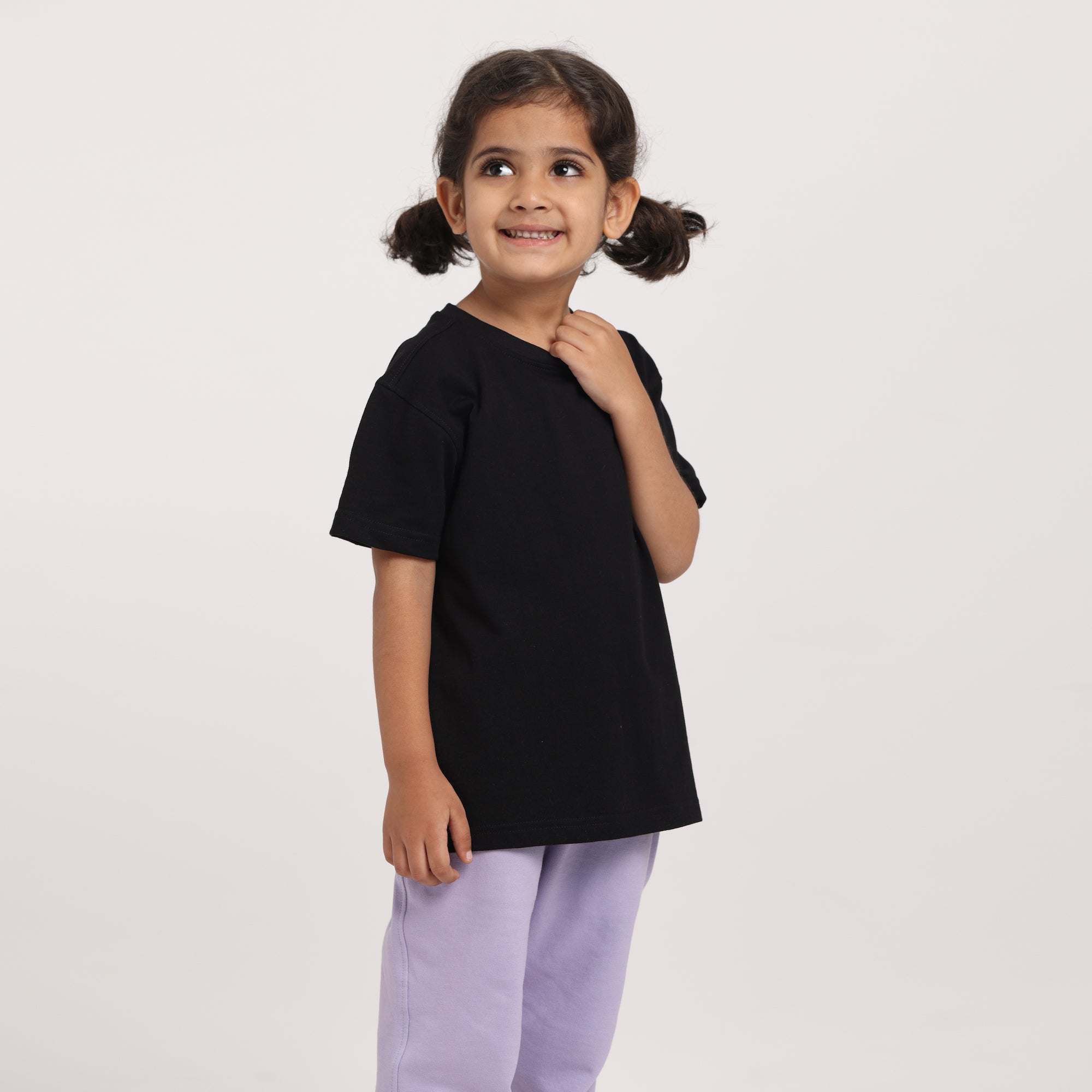 Half Sleeve T-Shirt >  Black