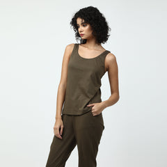 Set of camisole t-shirt and pants in olive colour